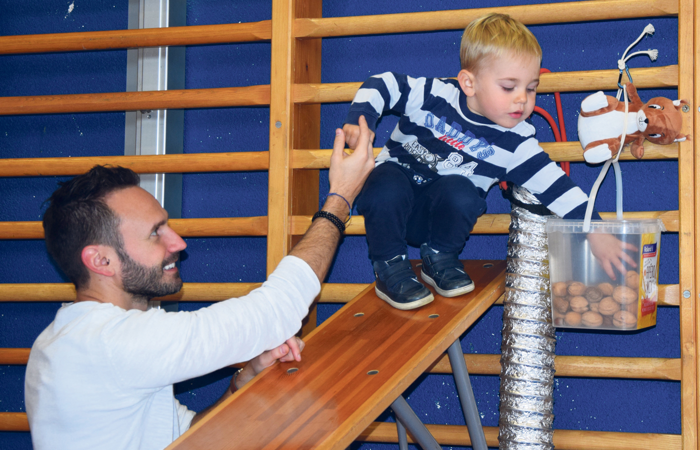 Begeisterte-Kinder-und-tolle-Stimmung-am-VAKI-Turnen